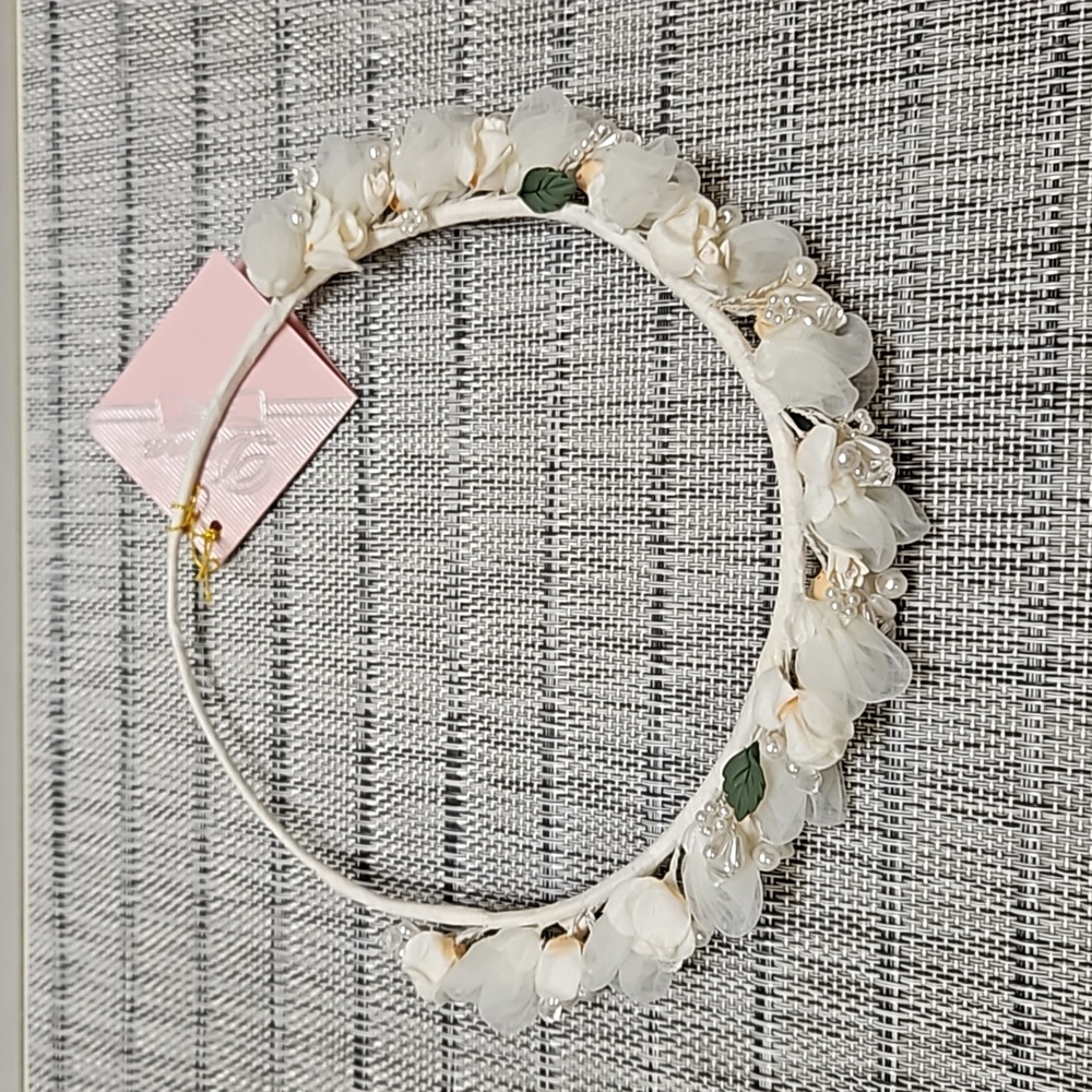 NWT  Lovely Bridal Headpiece